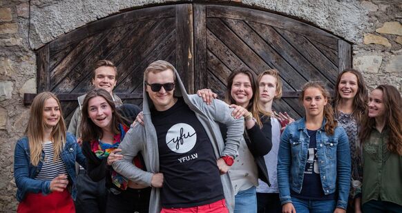 2441_Latvia_Stud_Volunteer_GroupPortrait 2441_Latvia_Stud_Volunteer_GroupPortrait