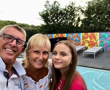 Update: Simona ve Francii