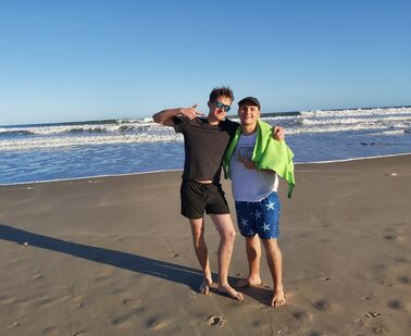 "Moji host rodiče mluví pouze španělsky."