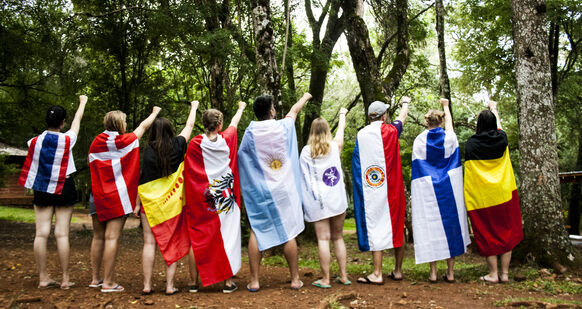 2895_Argentina_2016_Stud_Volunteers_GroupPortaritCountryFlags 2895_Argentina_2016_Stud_Volunteers_GroupPortaritCountryFlags