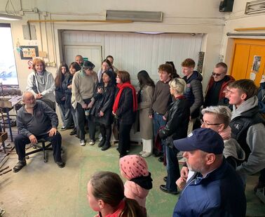 Setkání hostitelských rodin a studentů ve sklárnách Nenačovice